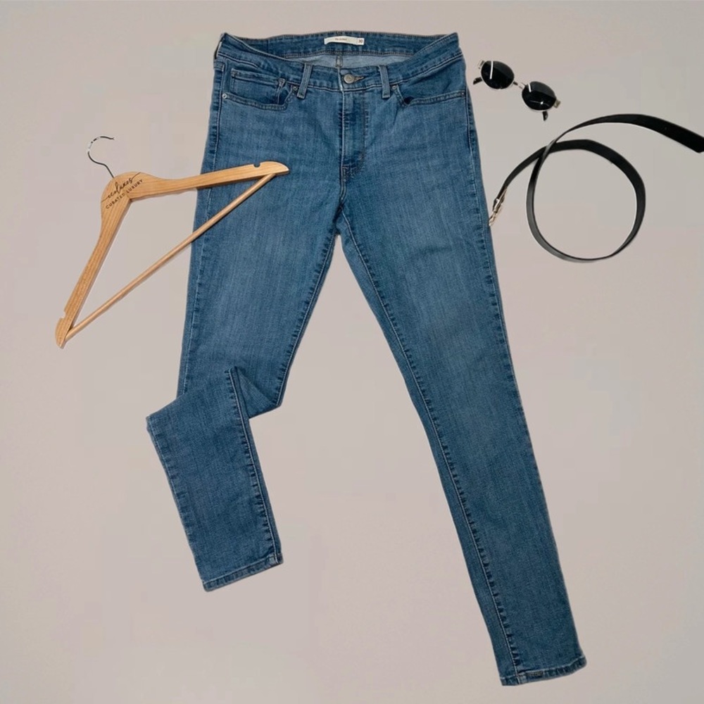 Levi's Women's Straight Leg Blue Jeans